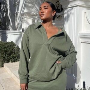 Women’s Crop Shop Boutique Oversized Collar Sweatshirt in Clover